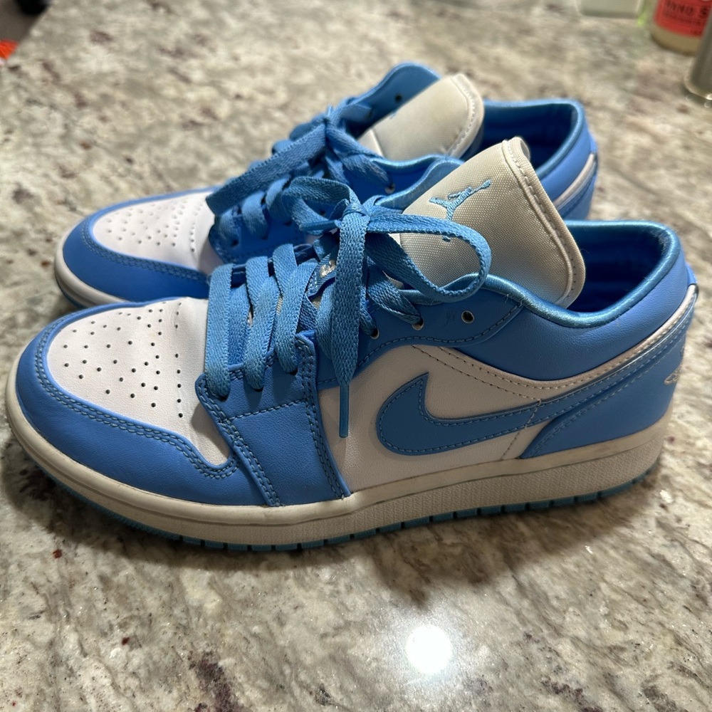Air Jordan 1 Low UNC